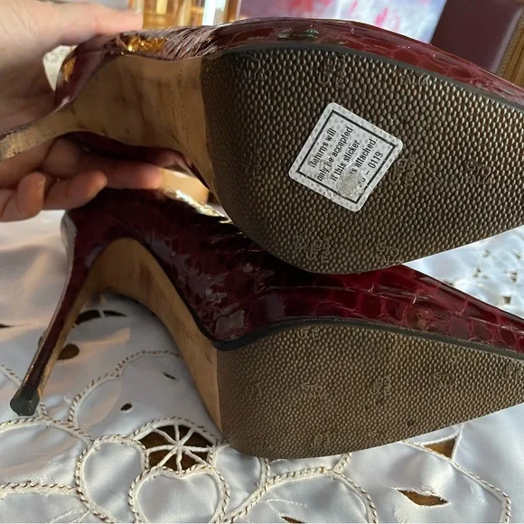 Croc-Embossed Heels - Picture 11 of 12